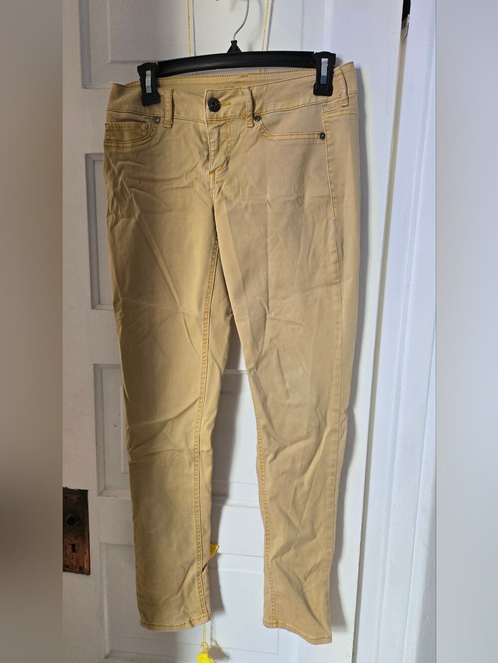 Maurices brand skinny-fit pants/jeggings in a muted Yellow Size S/R